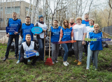 Волонтеры провели субботник на территории детского хосписа в Екатеринбурге